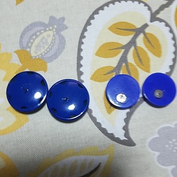 2 Pairs of Retro Vintage Blue Earrings - Picture 2 of 2